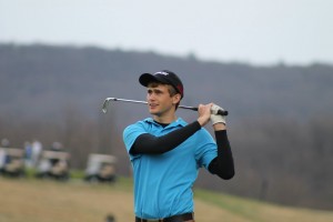 golfer wearing srixon hat