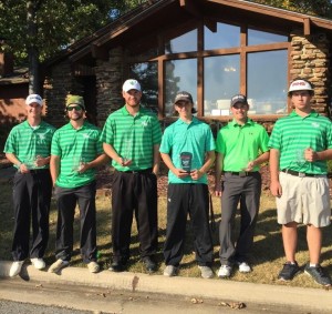 Arkansas tech club golf holding their winnings