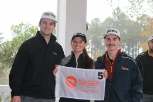 laura kanouse female golfer with award